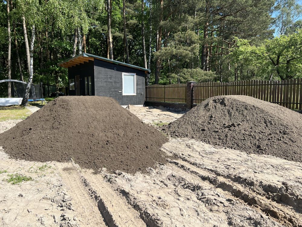 Ziemia przesiewana czarnoziem humus koparka