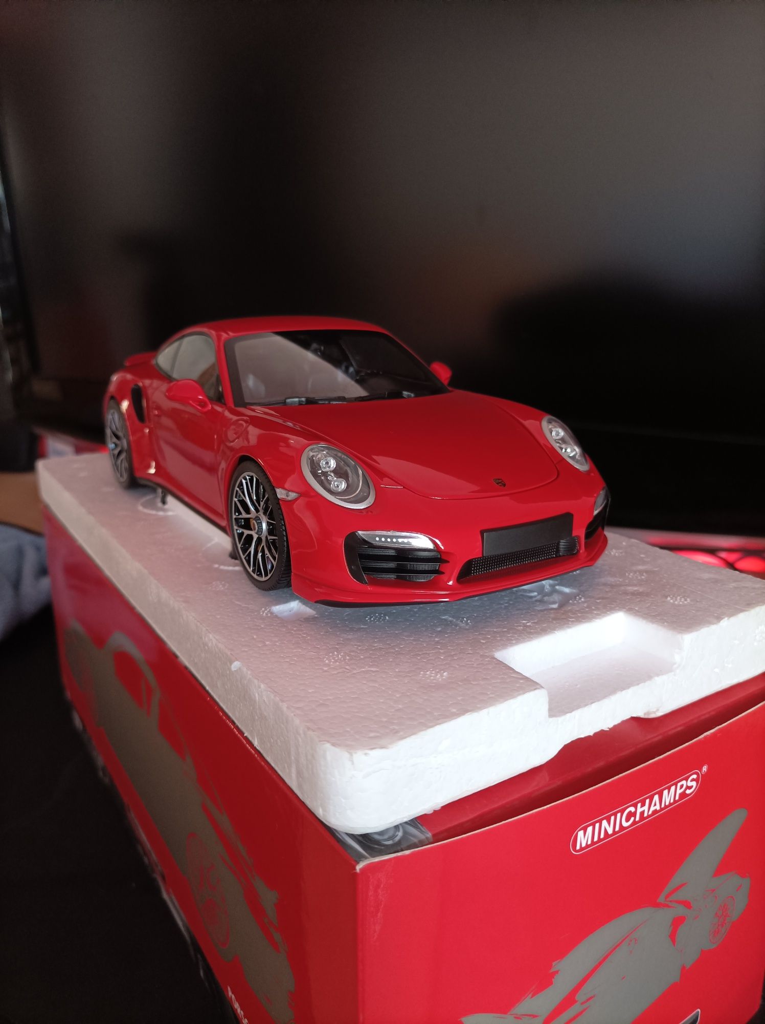 Minichamps 1:18 Porsche 911 (991.1) Turbo S