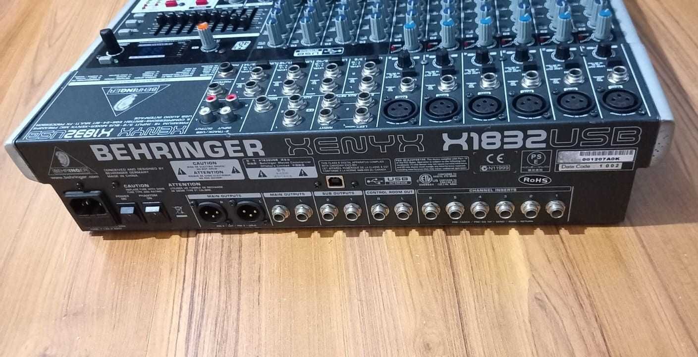 Mesa de Mistura- Behringer Xenyx x1832 usb