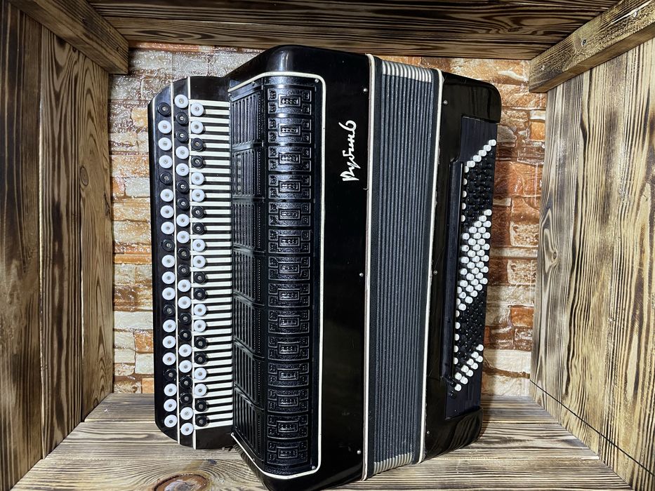 На продаж готово-виборний баян «Рубін-6»