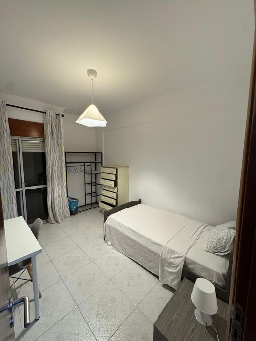 Arrenda-se quarto em Corroios