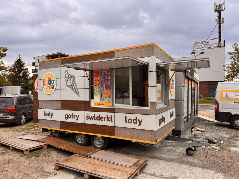 Przyczepa gastronomiczna wynajem Lody, gofry, granita lodziarnia