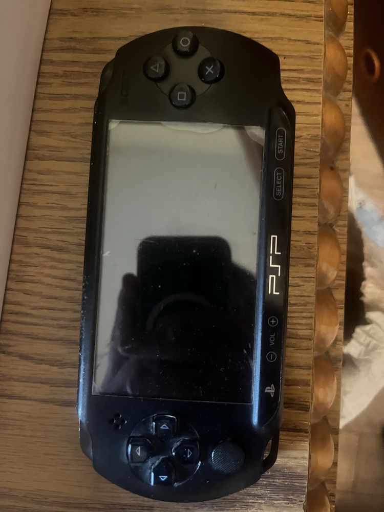 dwie uszkodzone konsole psp