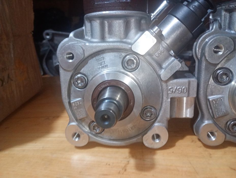 Насос тнвд 1.6 hdi Citroen Peugeot 0445010516