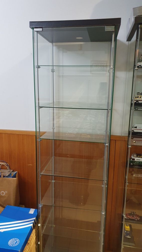 !! Vitrine com 8 prateleiras !! - VENDIDO