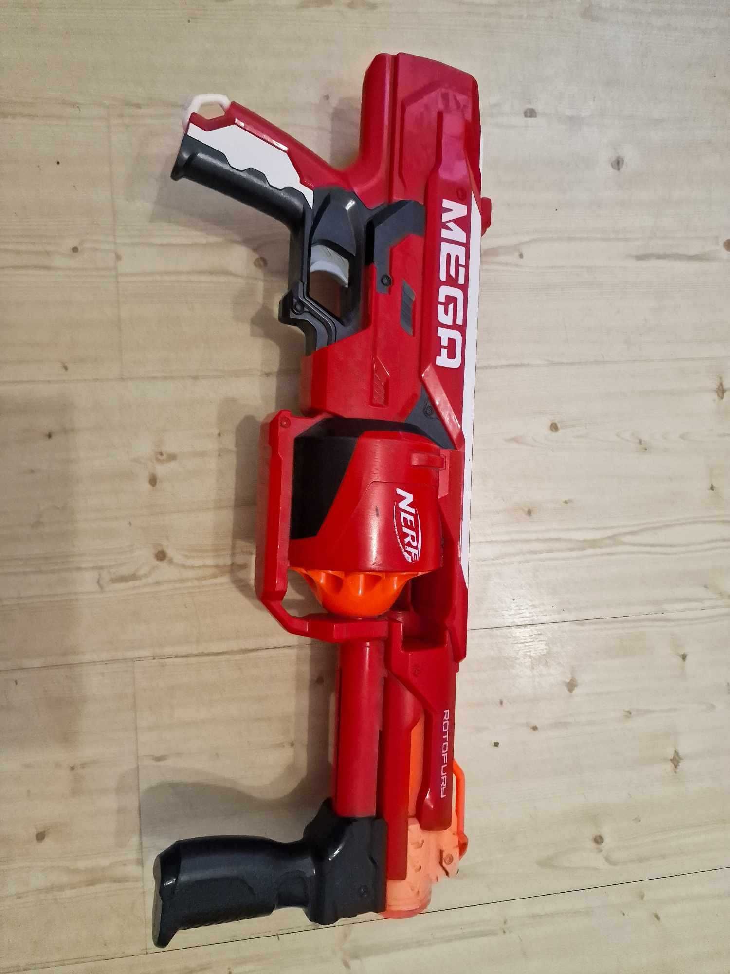 Mega Nerf Rotofury Świetny do zabawy z przyjaciółmi  oraz samemu