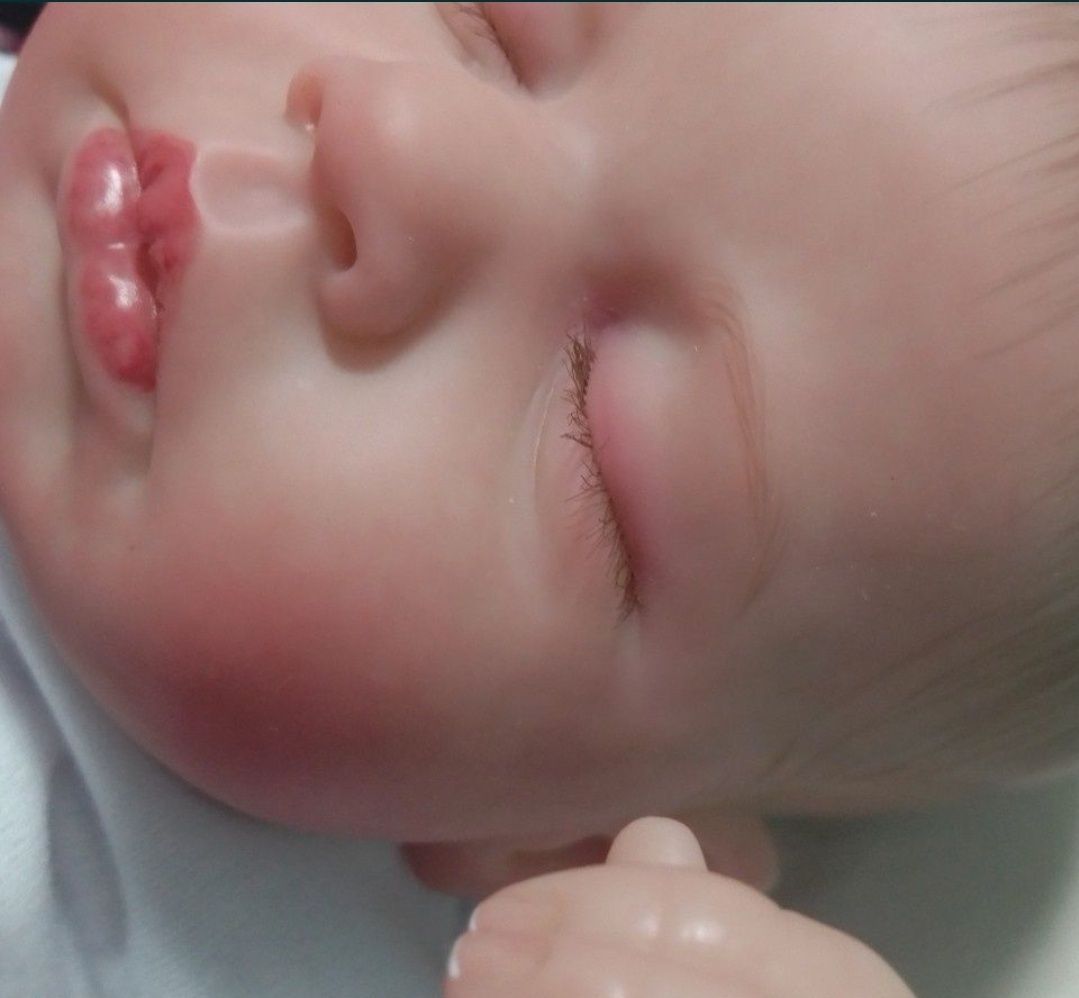 Realistyczna lalka typu reborn niemowle bobas
