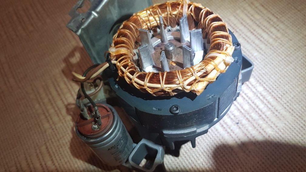 Silnik pralki WHIRLPOOL CPI 2/55 - 106/BK 16