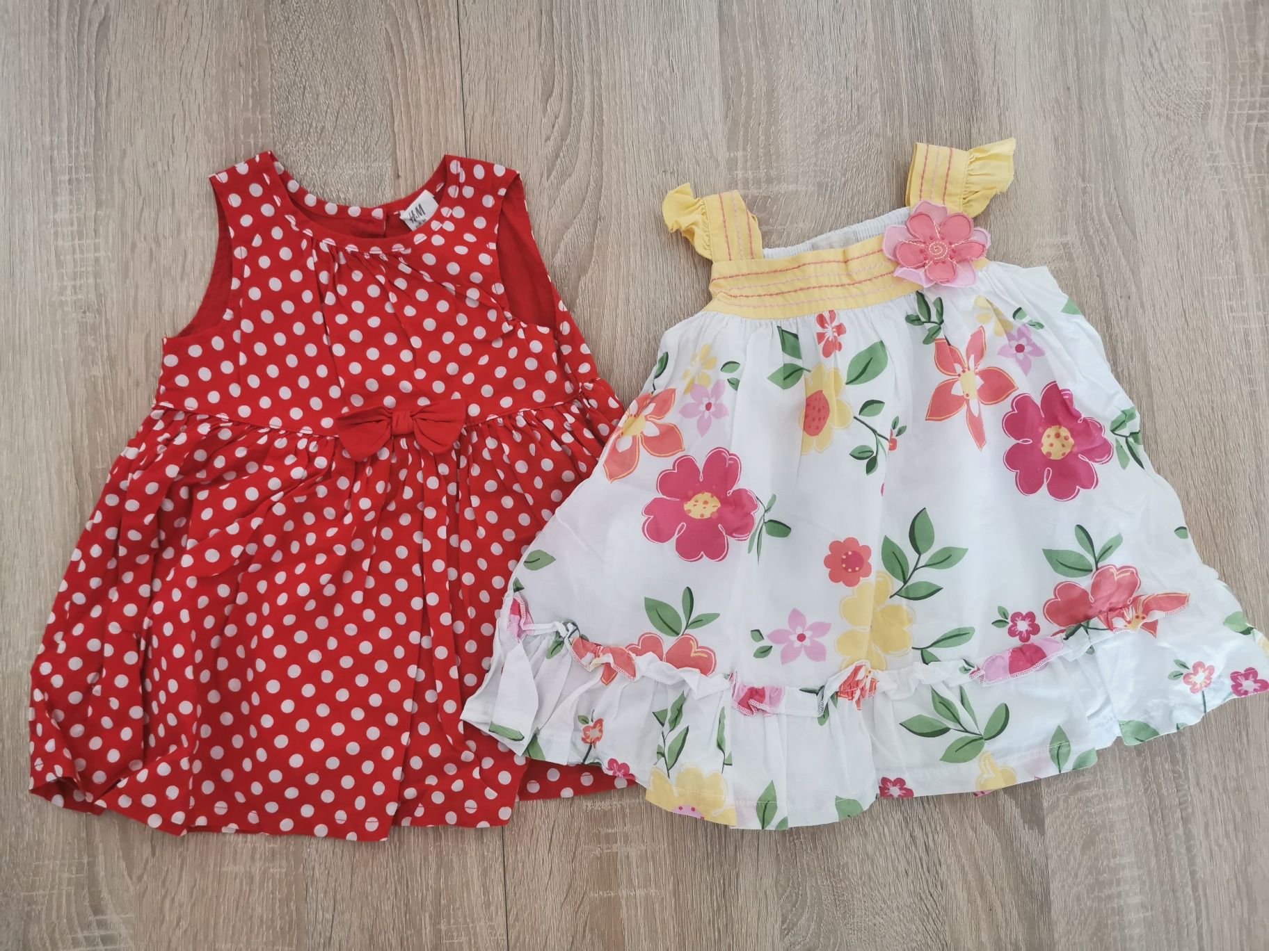 Sukienki na lato dla dziewczynki w rozmiarze 68