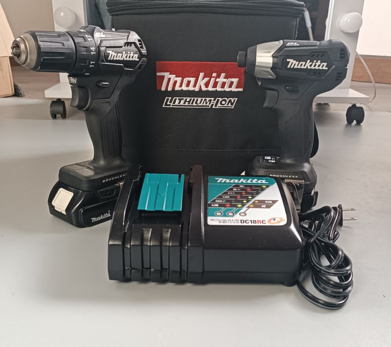 Набір шуруповертів Makita CX200RB.