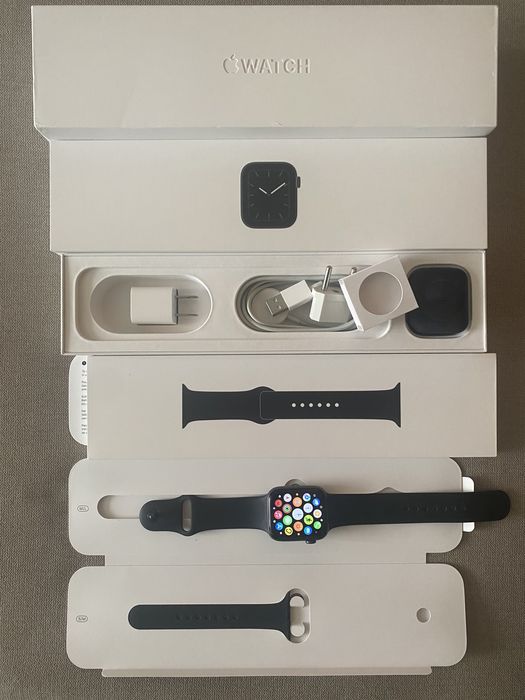 Apple Watch Series 5 44mm Space Gray