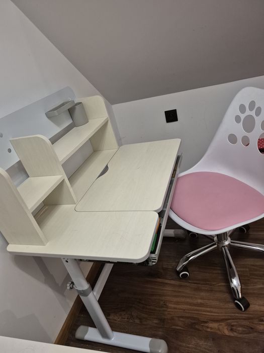 Biurko dzieciece i krzesło obrotowe