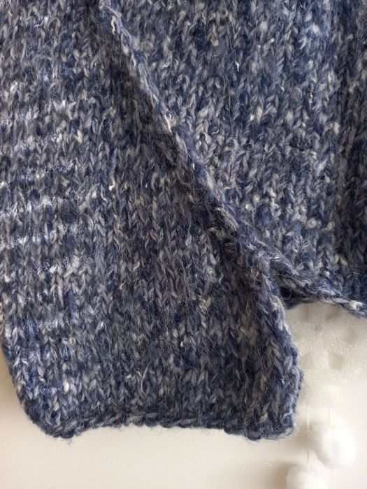 Жіноча сучасна тепла в'язана жилетка