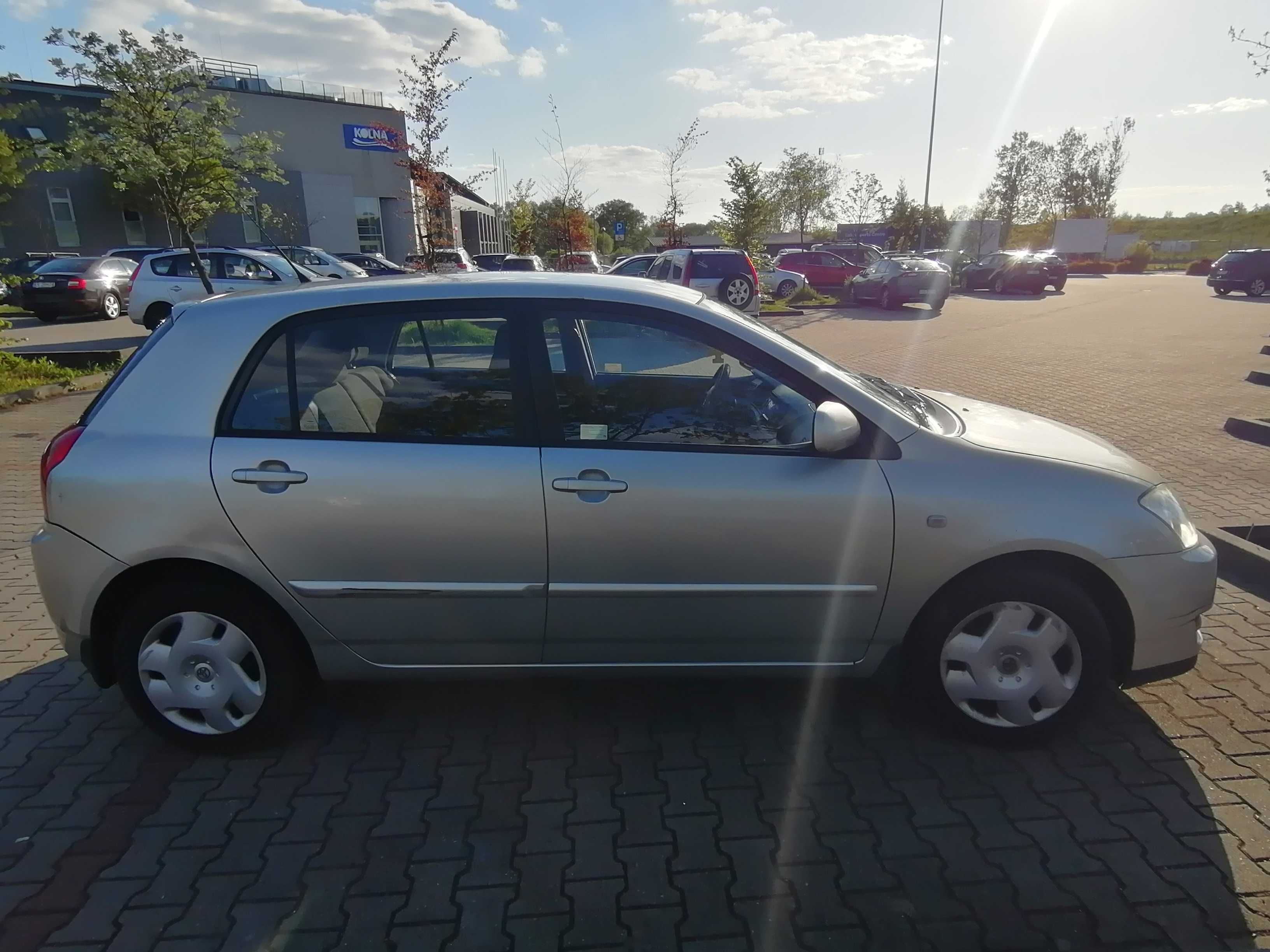 Srebrna Toyota Corolla Hatchback E12 - Bezpośrednio od właściciela