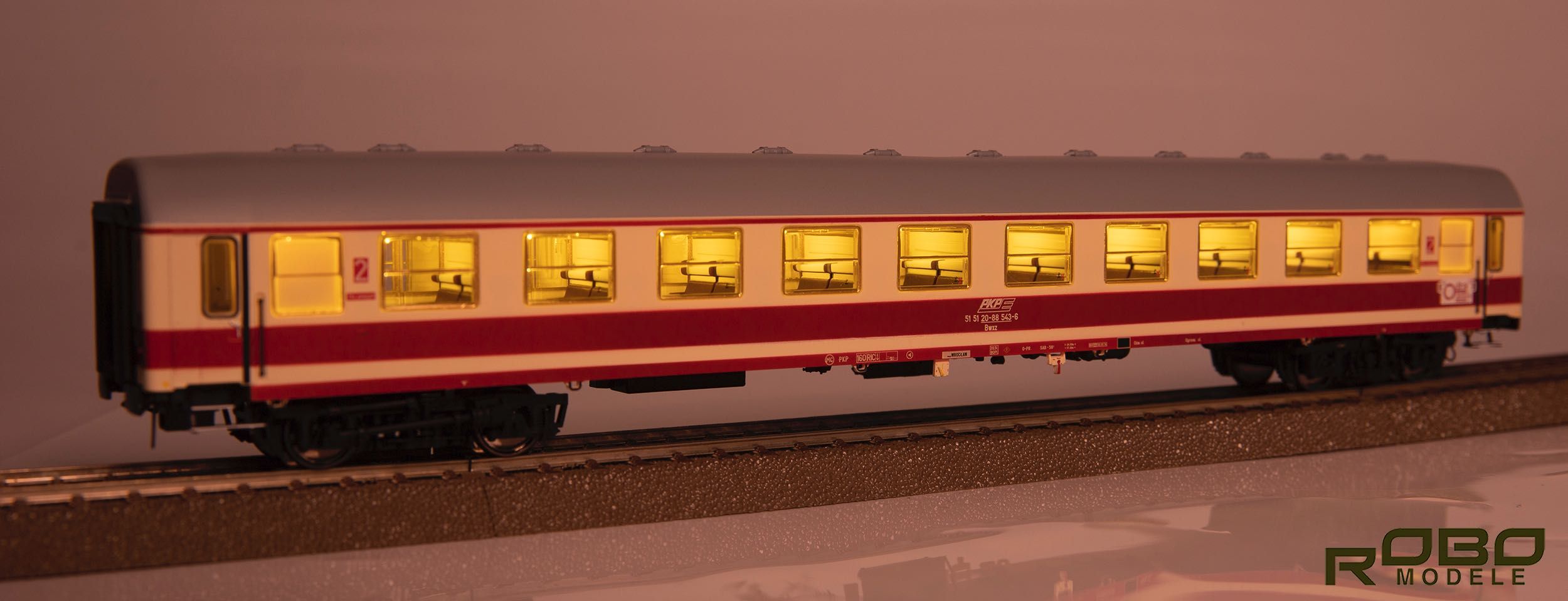 ROBO Modele nr.2005.. -  zestaw 4 wagonów z oświetleniem