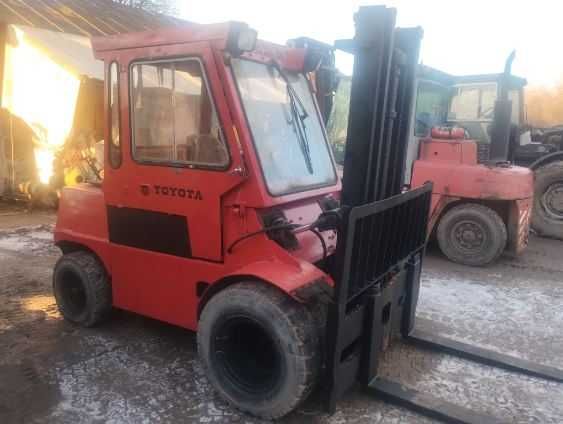 wózek widłowy 4 tony Toyota 02-FD40 koła bliźniaki ,diesel , nie Linde
