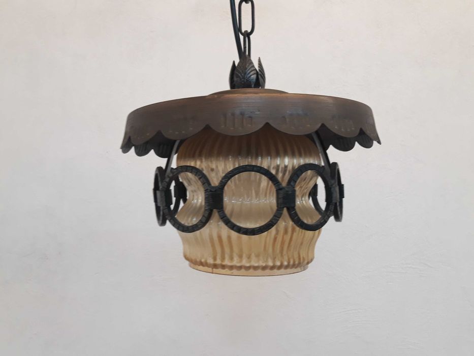 Zabytkowa lampa kuta Honsel Niemcy, ażurowa, szklany klosz,  okap