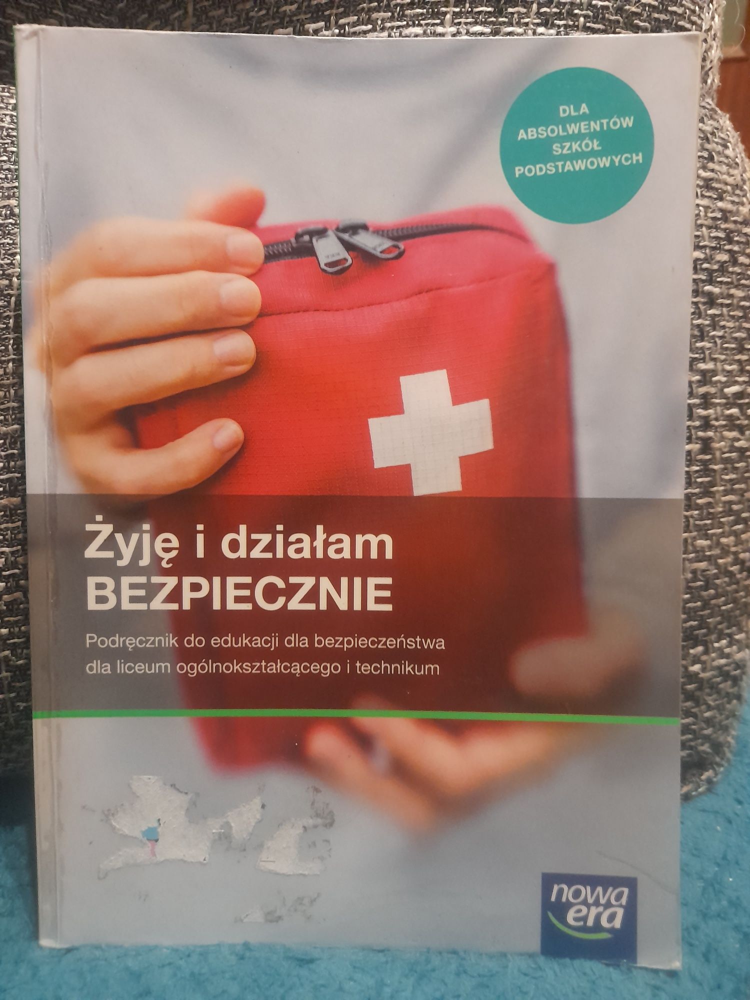 Podrecznik "żyje i działam bezpiecznie"