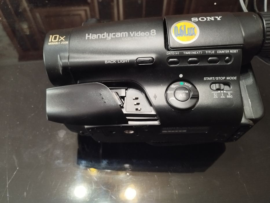 Видеокамера Sony CCD-TR330E
