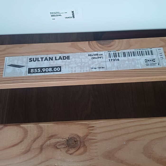 Cama de ferro Ikea com estrado