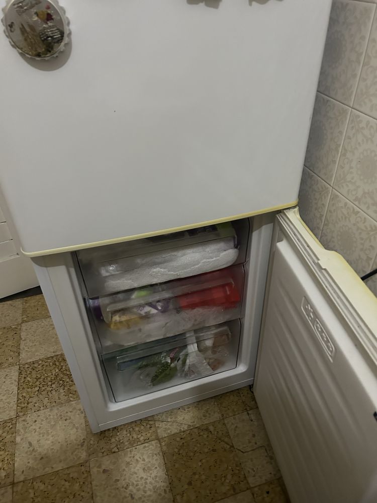 Geladeira Kunft - Em muito bom estado