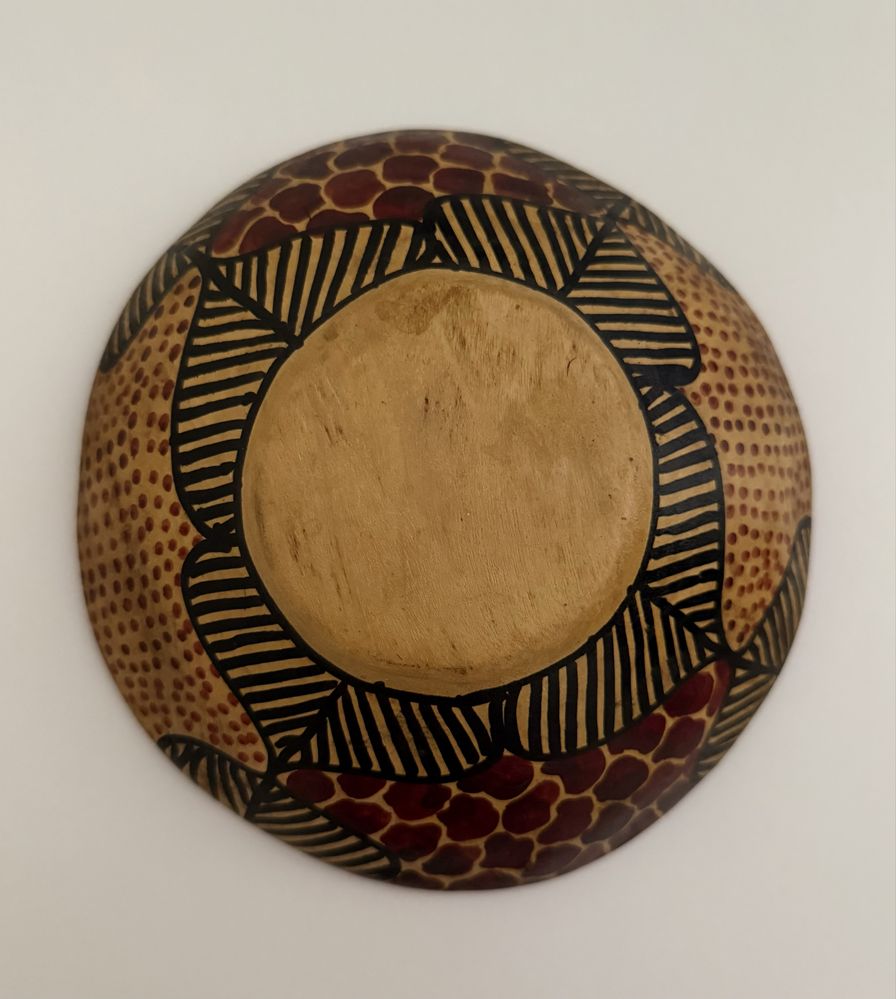 Taça talhada à mão pintada
