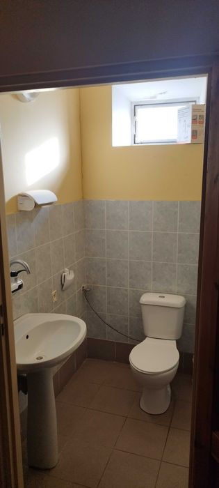 Magazyn 200 m2, hala murowana do wynajęcia. WC, biuro. Blisko zjazdu z