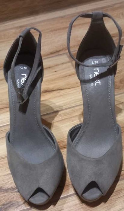 Eleganckie buty damskie zamszowe na słupku Next 38