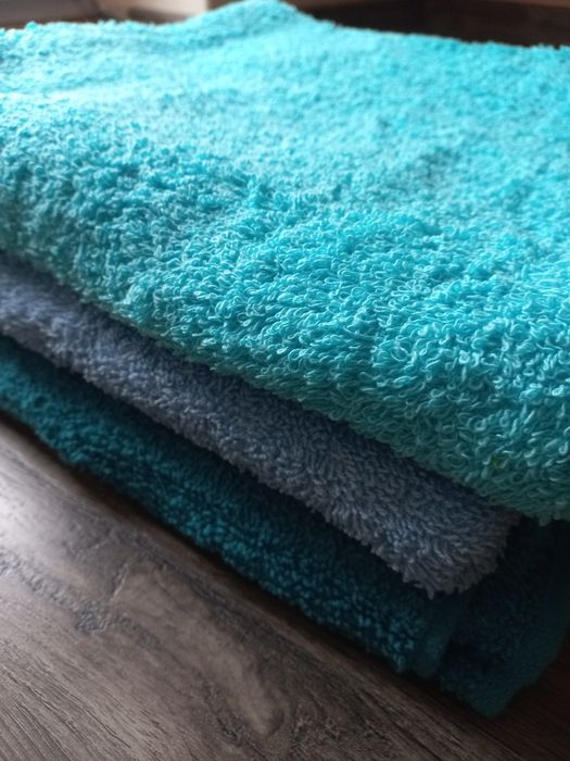 Trzy nowe ręczniki kąpielowe