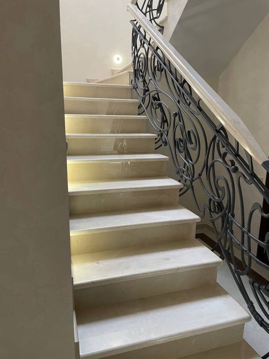 Сходи, сходинки за мармуру, граніту, кварциту, мармурові сходи