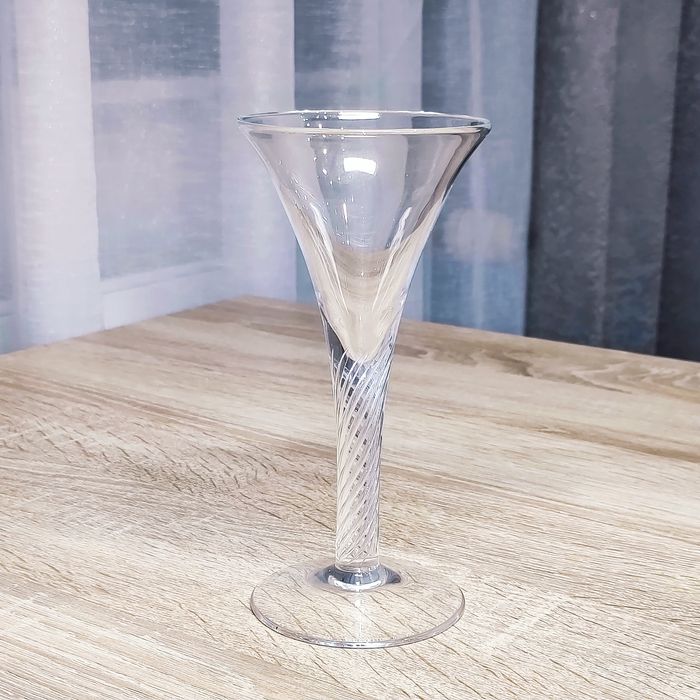 Kieliszek z filigranem