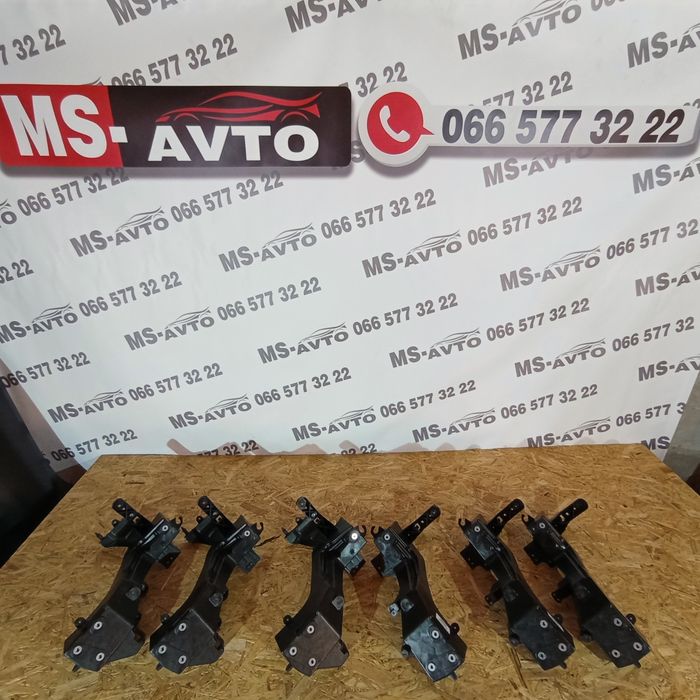 Нижня вставка переднього бампера Jeep Grand Cherokee 17-21