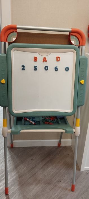 Продам Двосторонній мольберт Smoby Toys Букви і цифри з регулюванням