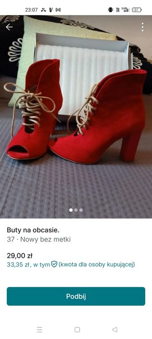 Nowe buty na obcasie.