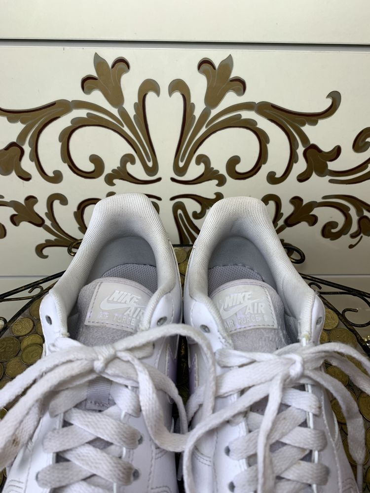 Белые кожаные кеды кроссы кроссовки nike air force 1 barely grape 37