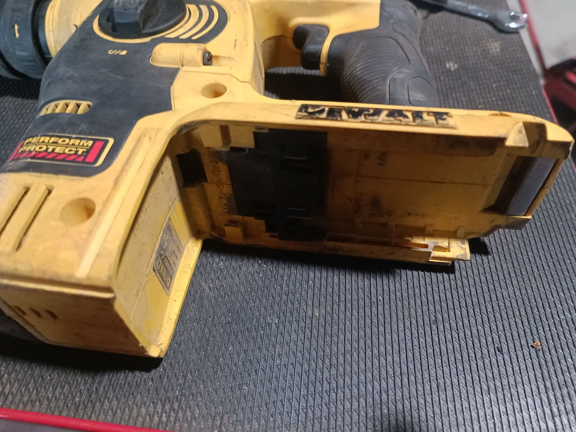 Młotowiertarka DeWalt dch364