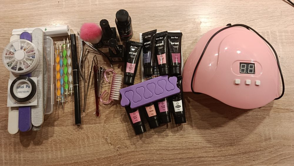 Sprzedam zestaw do paznokci