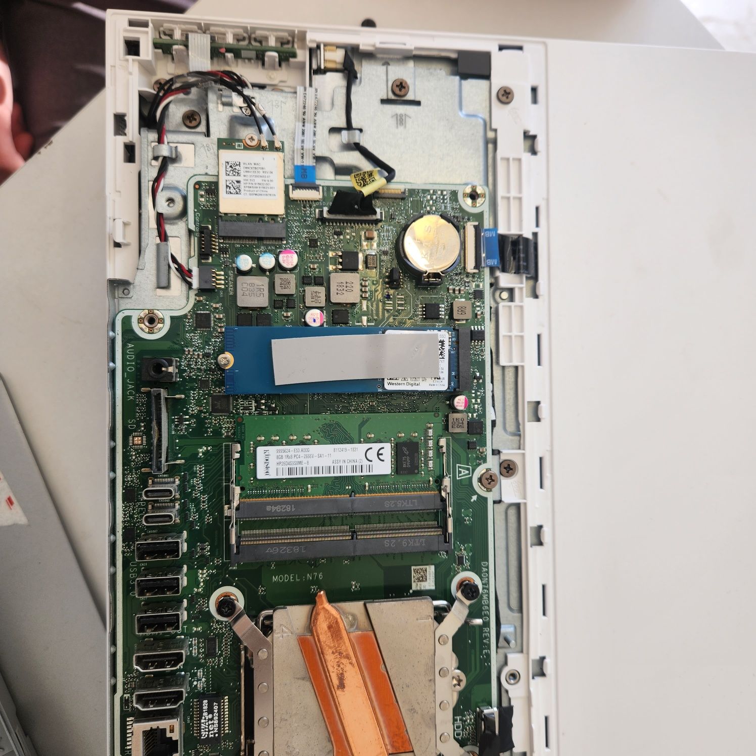 Hp pavilion 27all in one pc  core i7 8th gen.1TB 8 g ram
