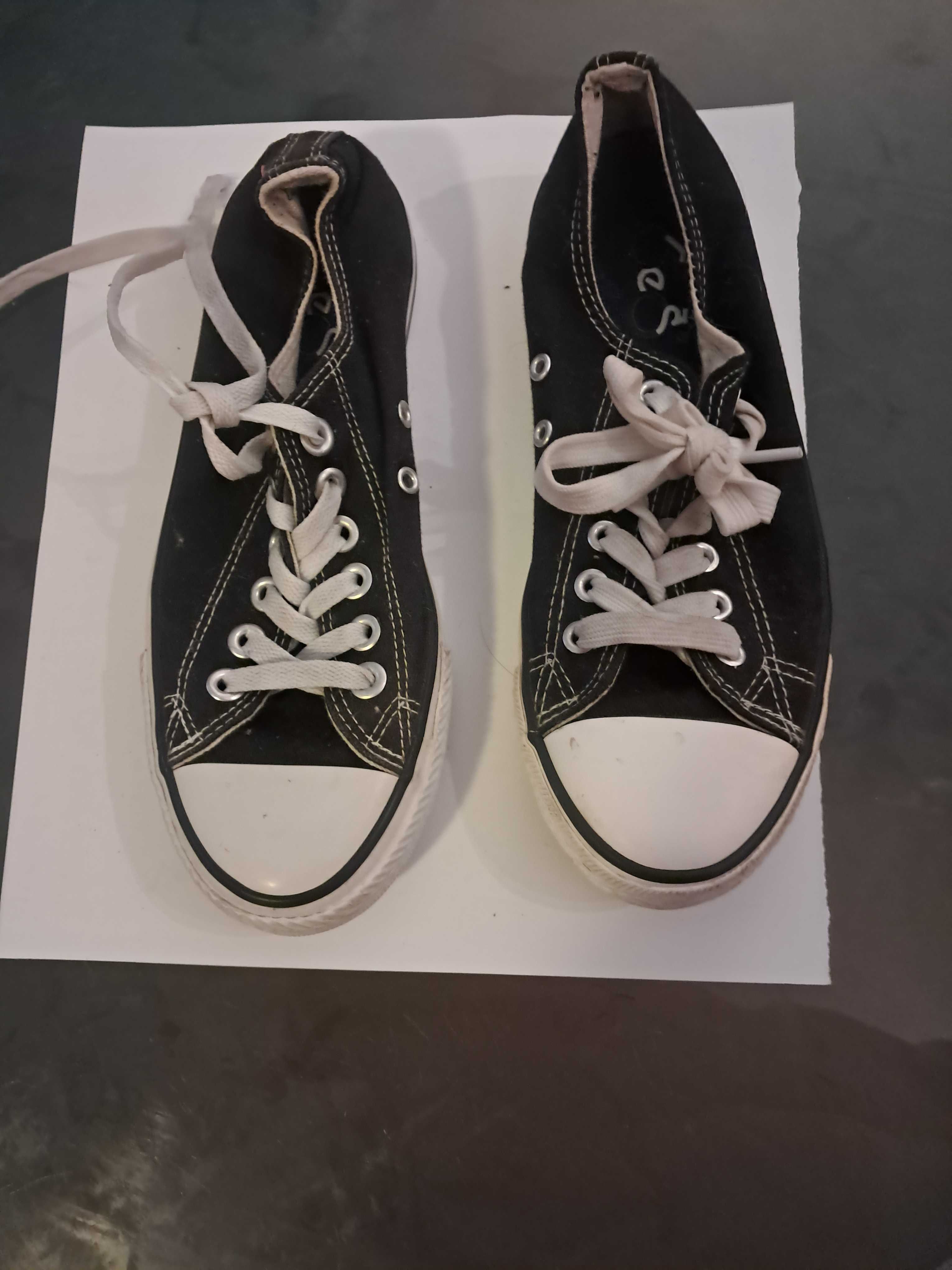 all star de cano curto pretos em bom estado