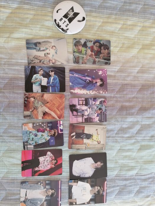 Photocards e um pin