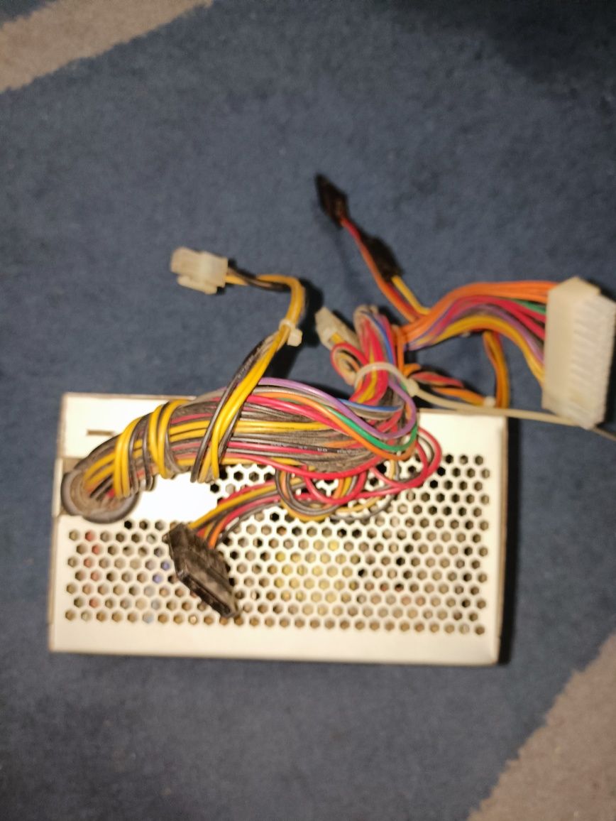 Блок живлення DELUX 400W 80FAN до ПК.