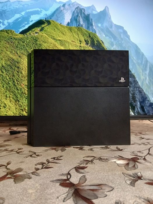 Продам PlayStation4 fat