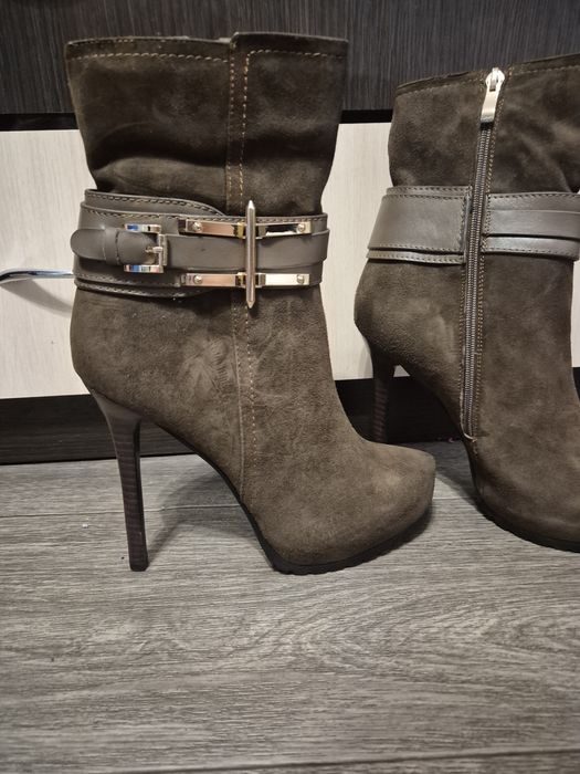 Черевики на високих підборах