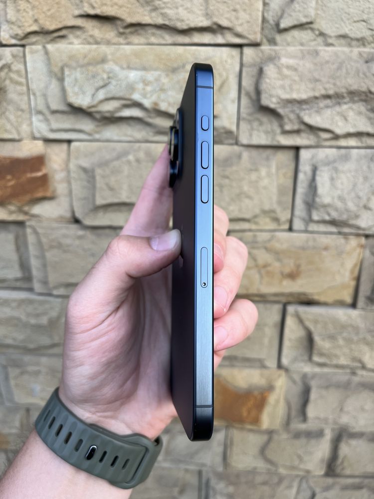 iPhone 15 Pro Max Blue Titanium заблокирован