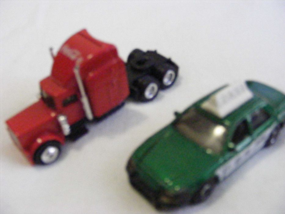 8 Miniaturas de carros - antigas e impecáveis