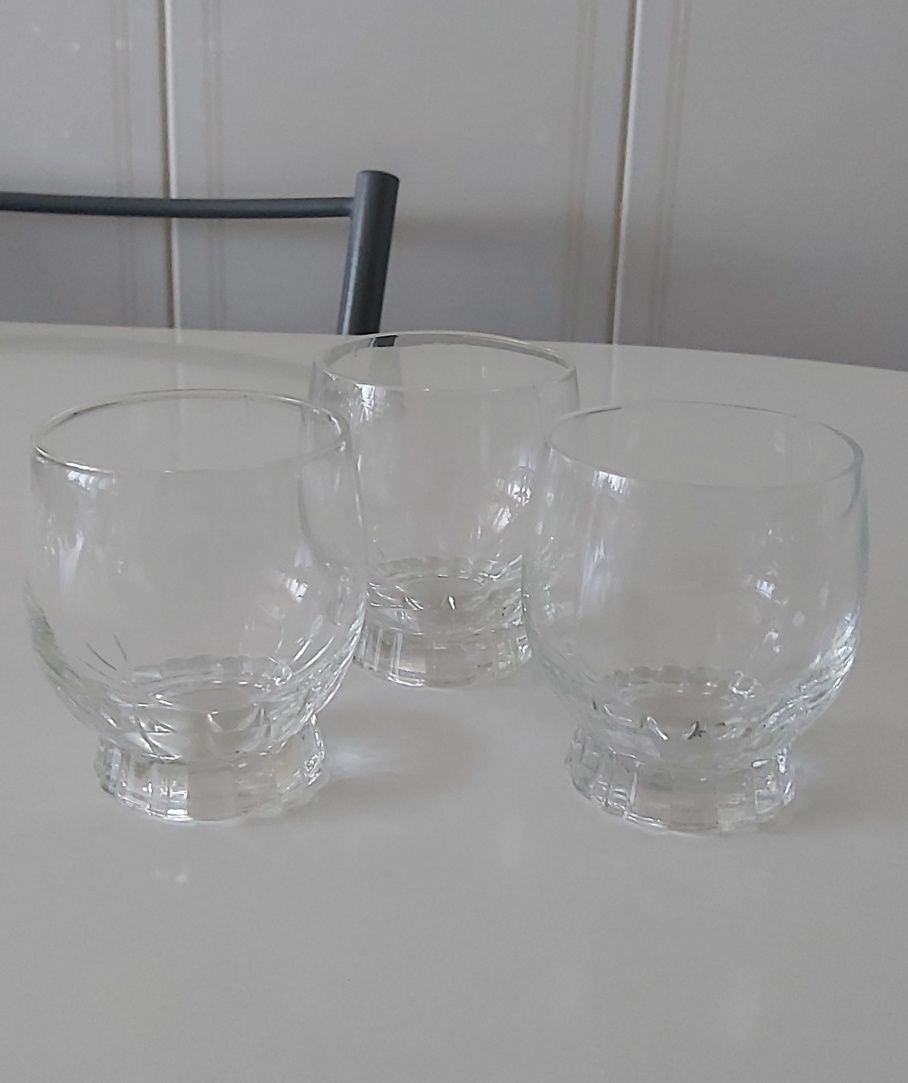 Conjunto de 3 copos baixos + 3 copos de pé alto. Vidro