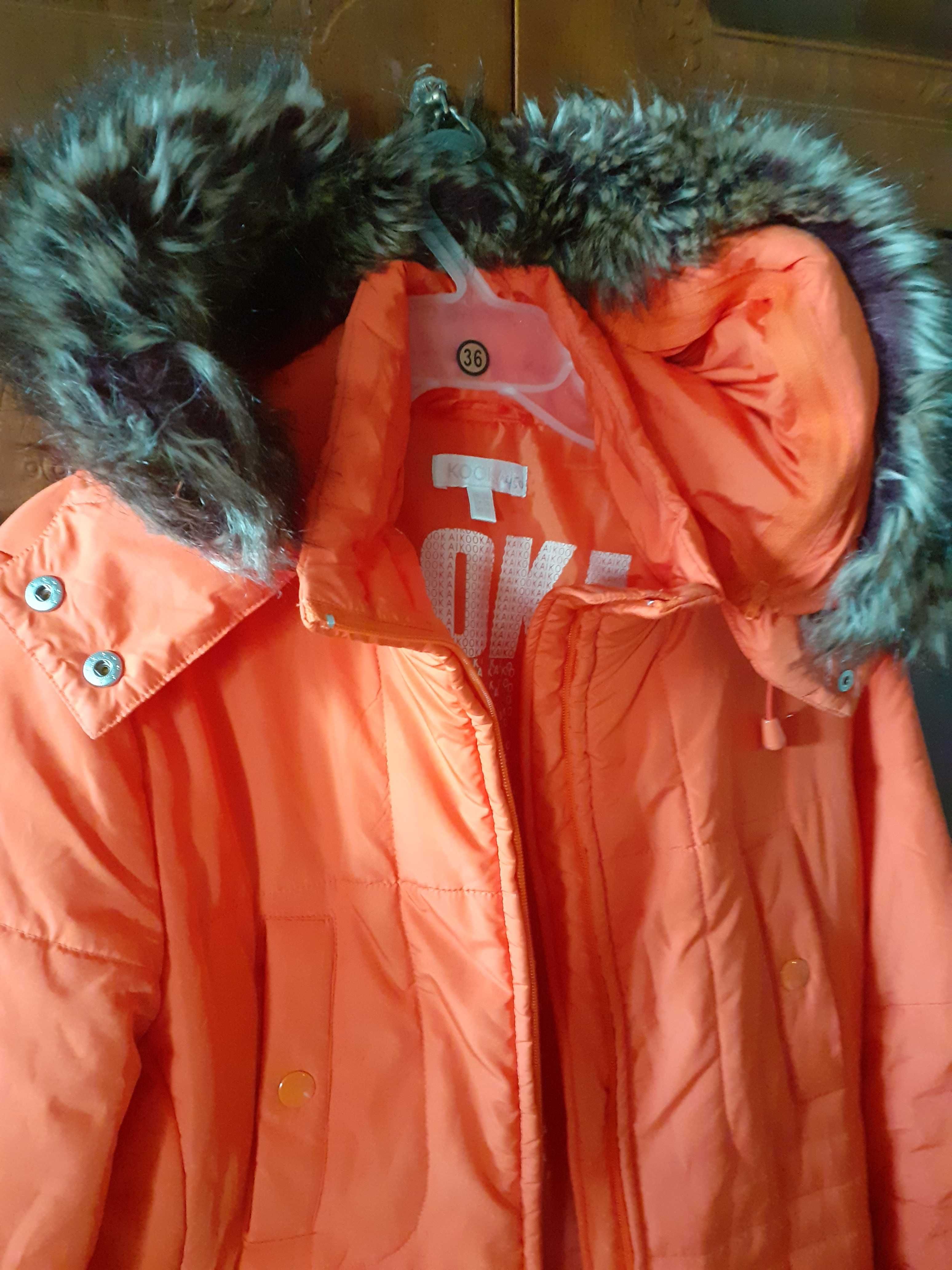 Пальто женское, на синтапоне, оранжевое, размер на 46, почти новое.