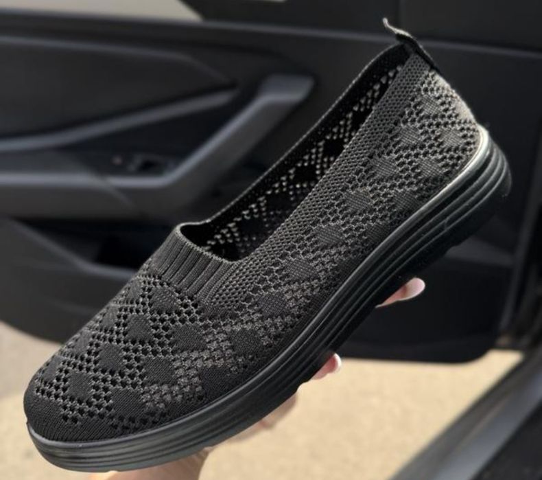 Мокасіни туфлі ботінки кросівки