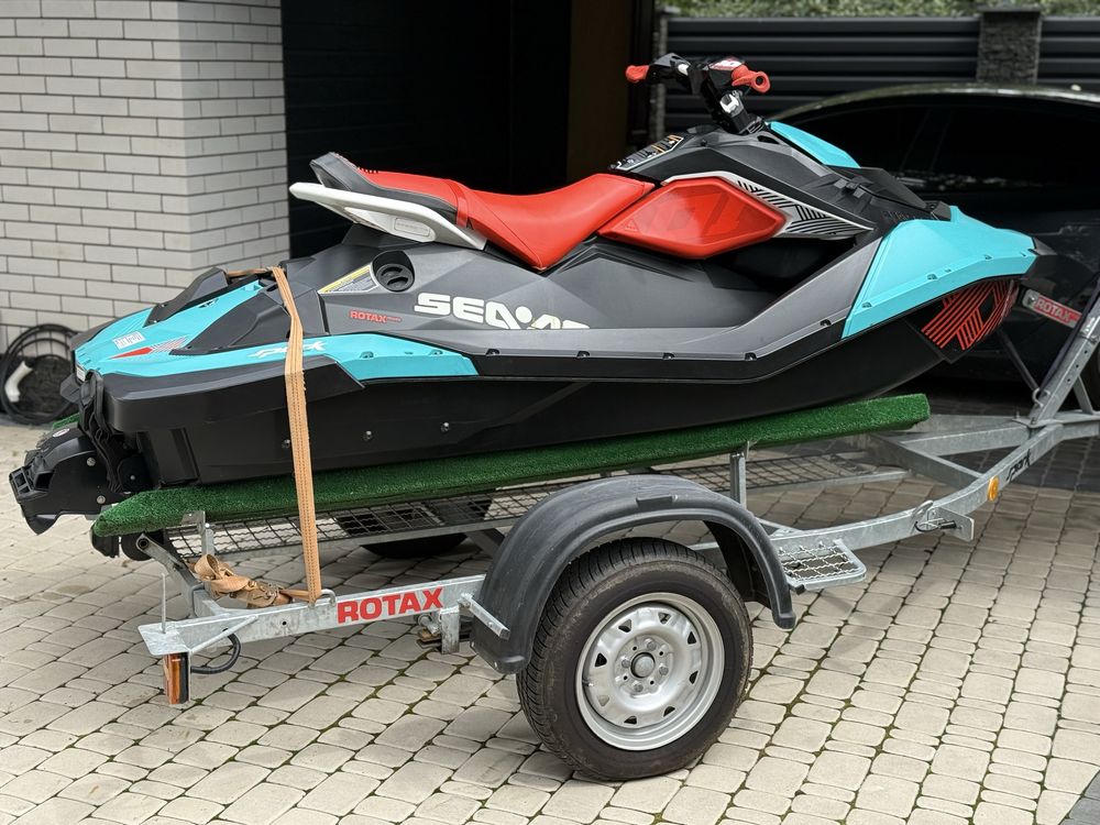 Продам гидроцикл BRP Spark Trixx.