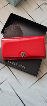 Betlewski czerwony skórzany lakierowany portfel